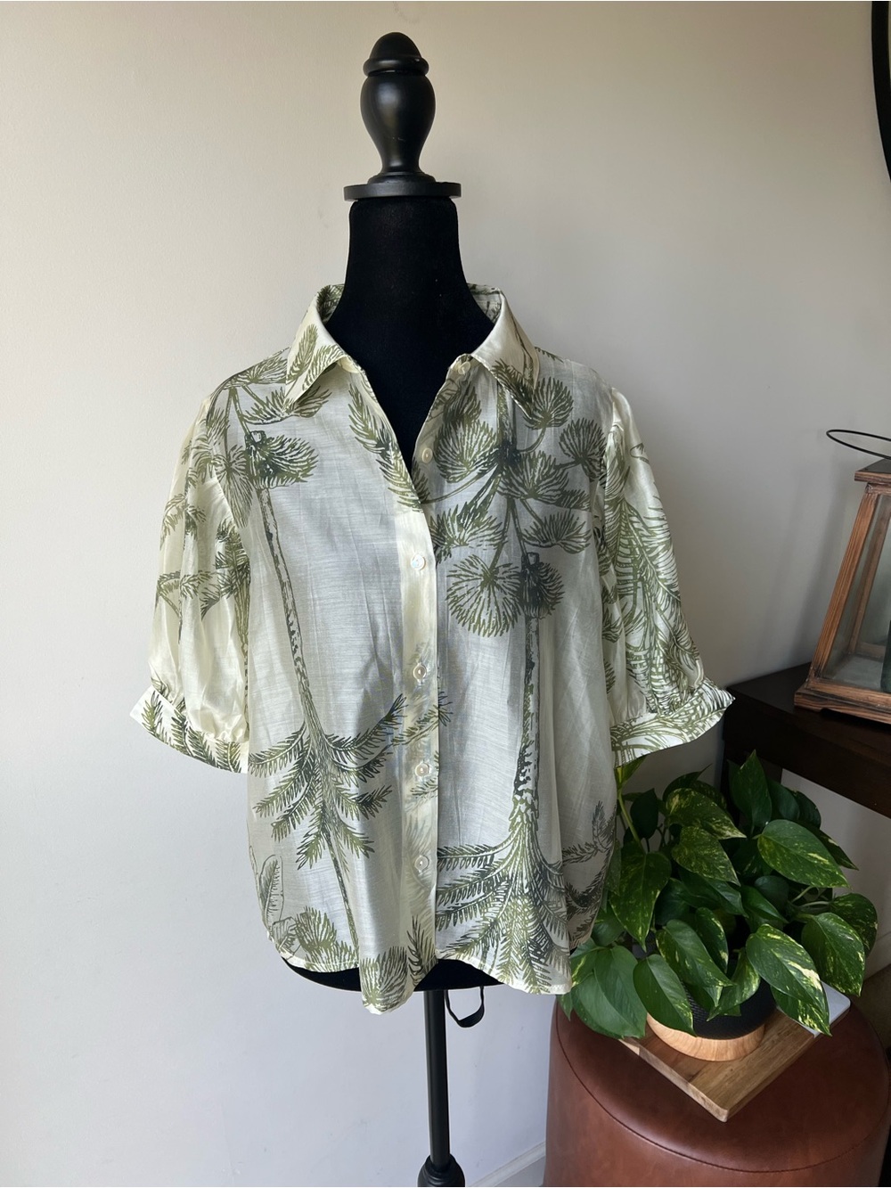 Bailey 44 Cream Sheer Button-Front Shirt with Green Pine Motif